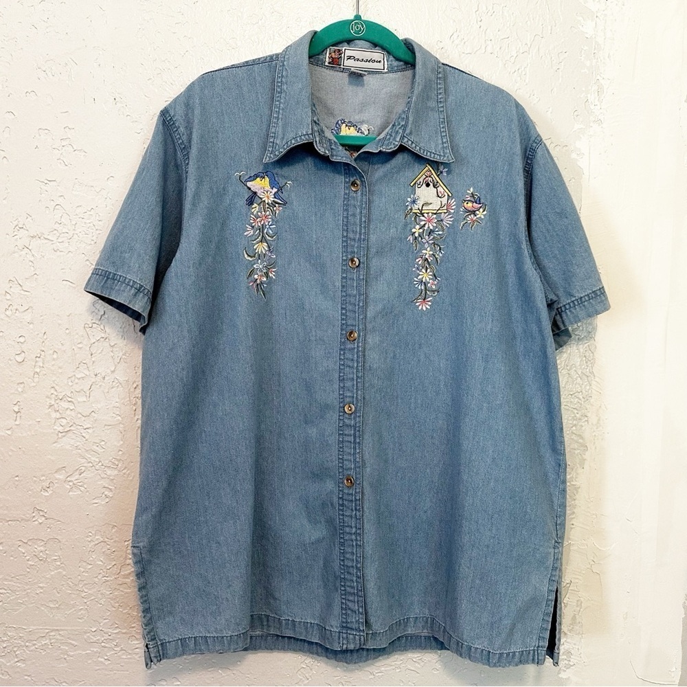 Vintage 90’s lightweight denim short sleeve button up with bird embroidery